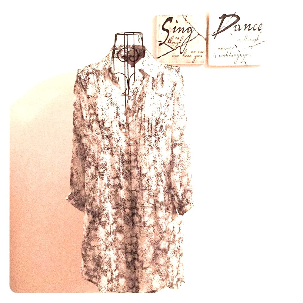 $ ⬇️ Zoa Sheer Black & White Animal Print Tunic - Picture 2 of 7